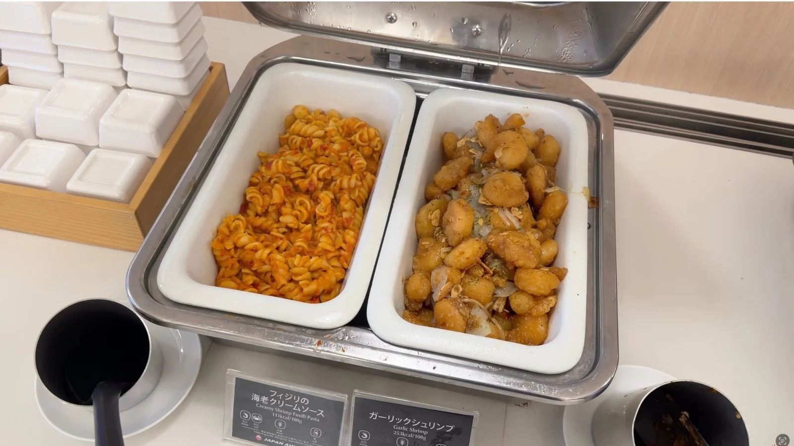 japan-airlines-sakura-lounge-sky-view-shrimp-pasta-and-garlic-shrimp-station