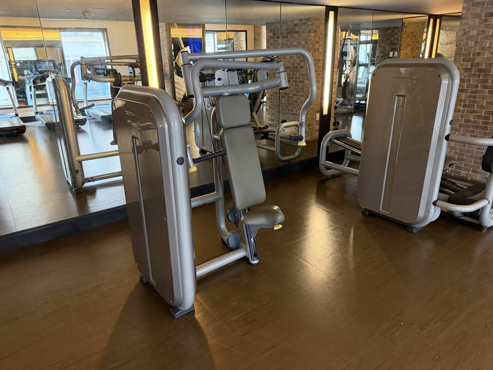 intercontinental-new-york-times-square-fitness-center-chest-press-machine
