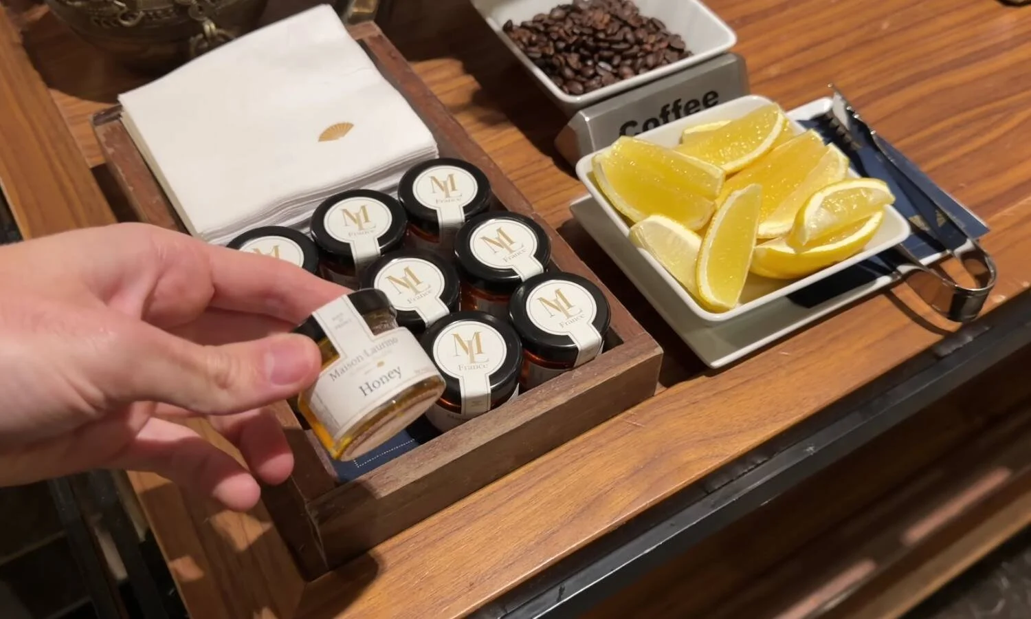 mandarin-oriental-new-york-lobby-coffee-tea-station