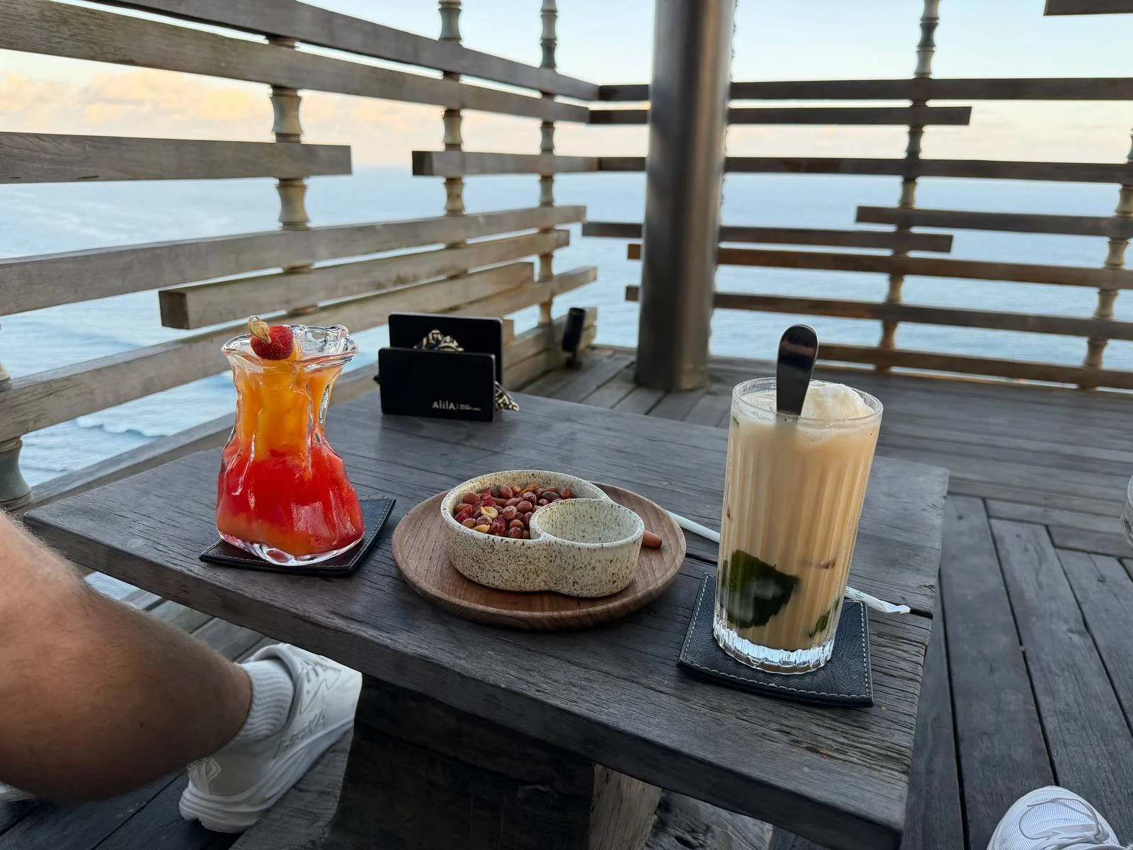 alila-villas-uluwatu-sunset-viewpoint-uluwatu-coastline
