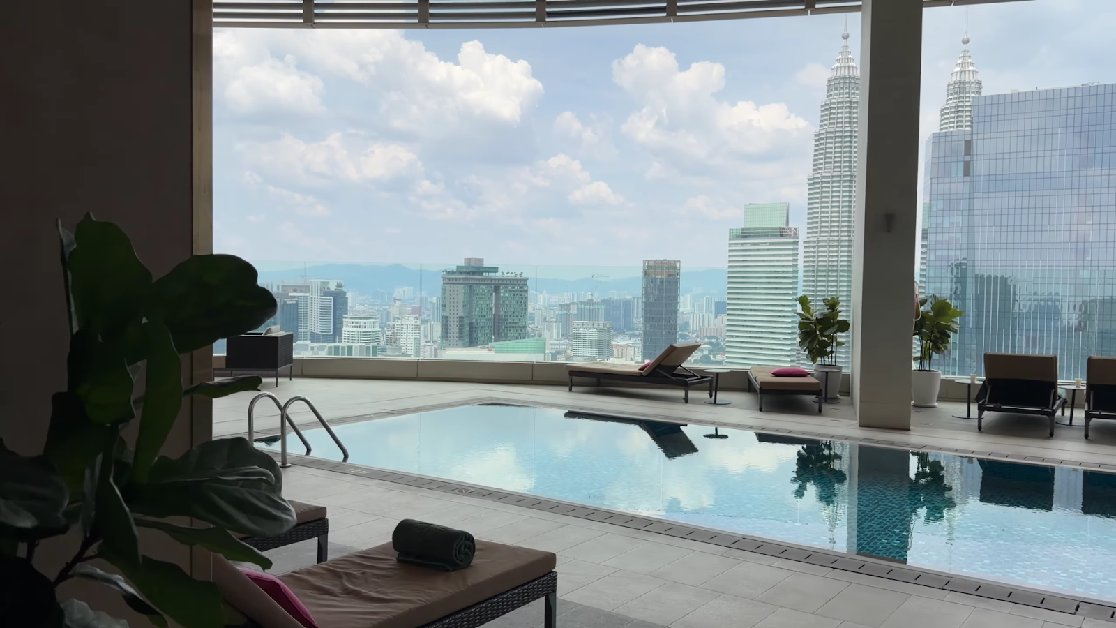 Banyan Tree Kuala Lumpur outdoor rooftop pool