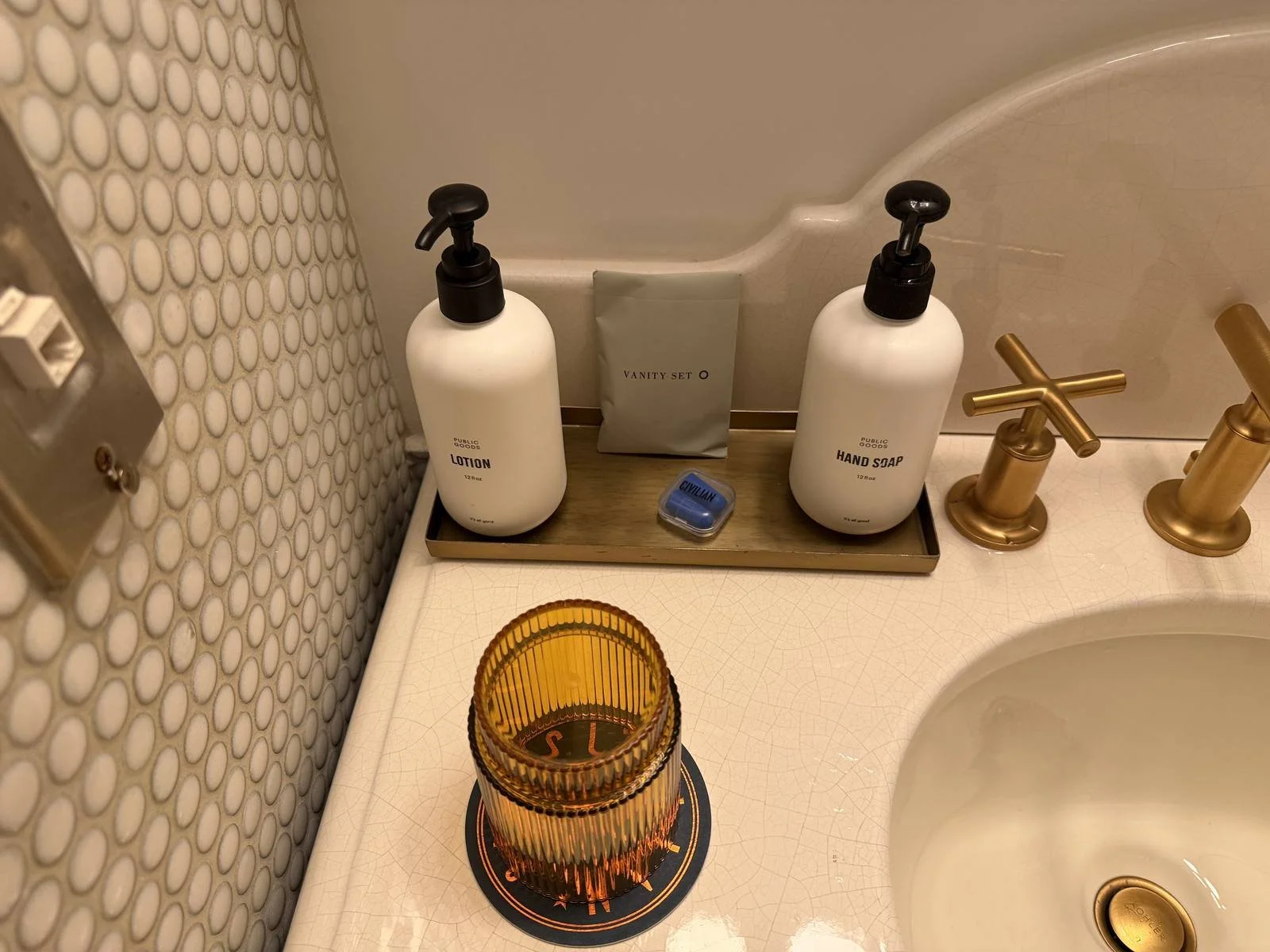 civilian-hotel-new-york-spacious-king-room-bathroom-vanity-toiletries