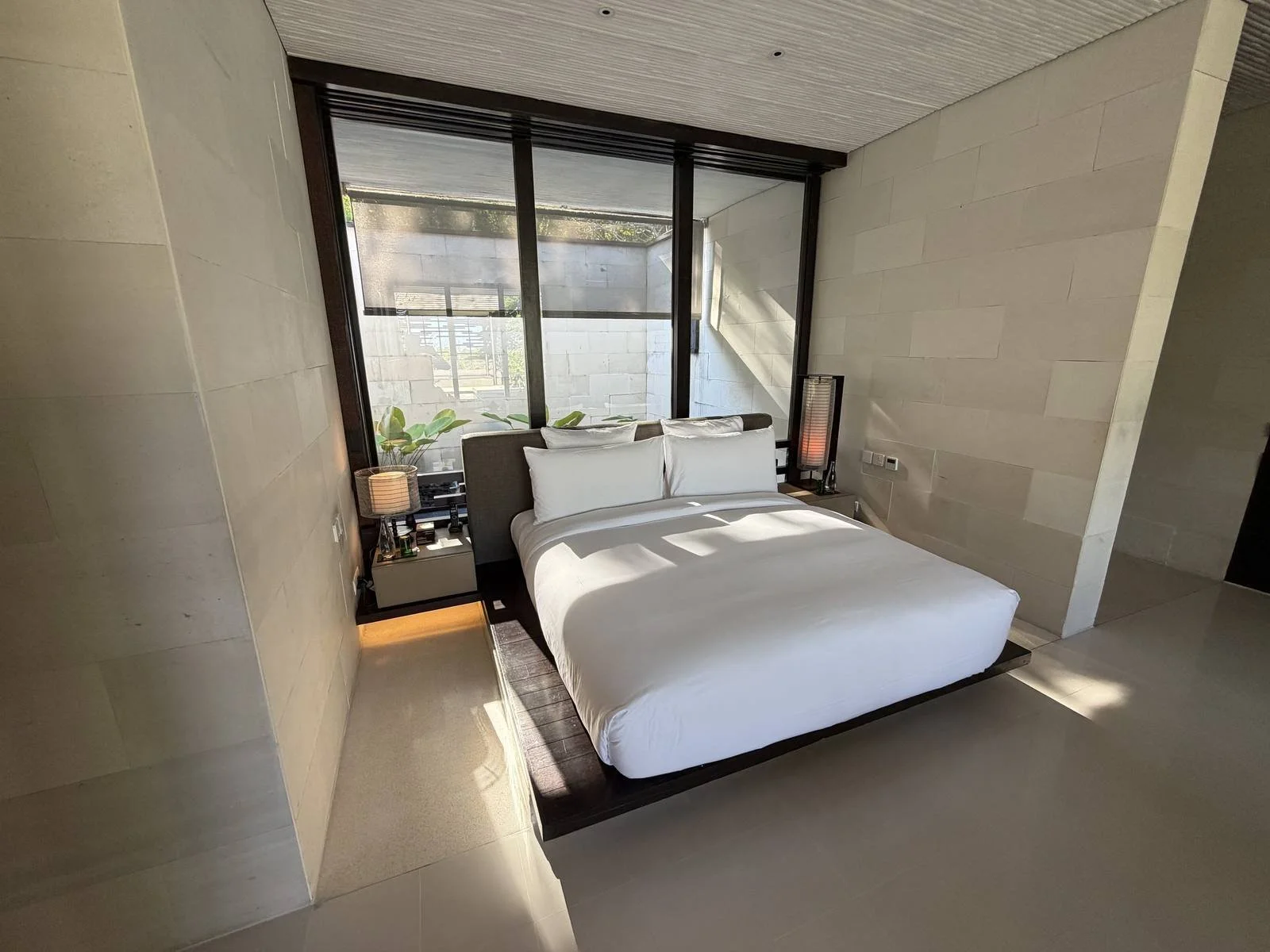 alila-villas-uluwatu-villa-bedroom-king-bed-overview.jpg