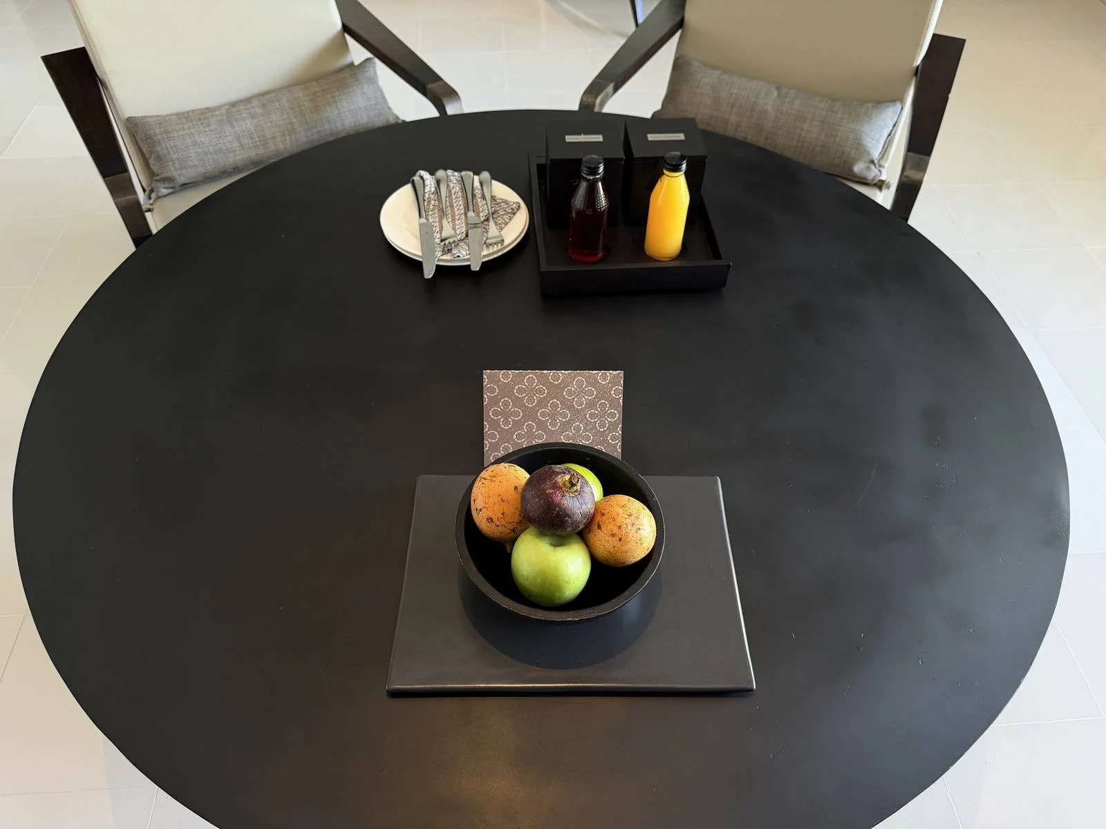 alila-villas-uluwatu-villa-dining-table-fruit-bowl-welcome.jpg