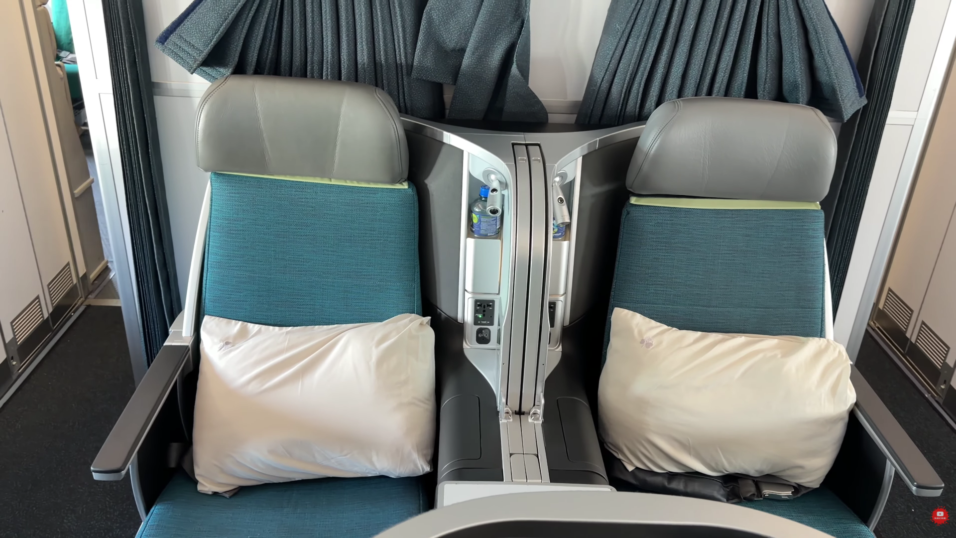 Aer Lingus A330-300 business class seats
