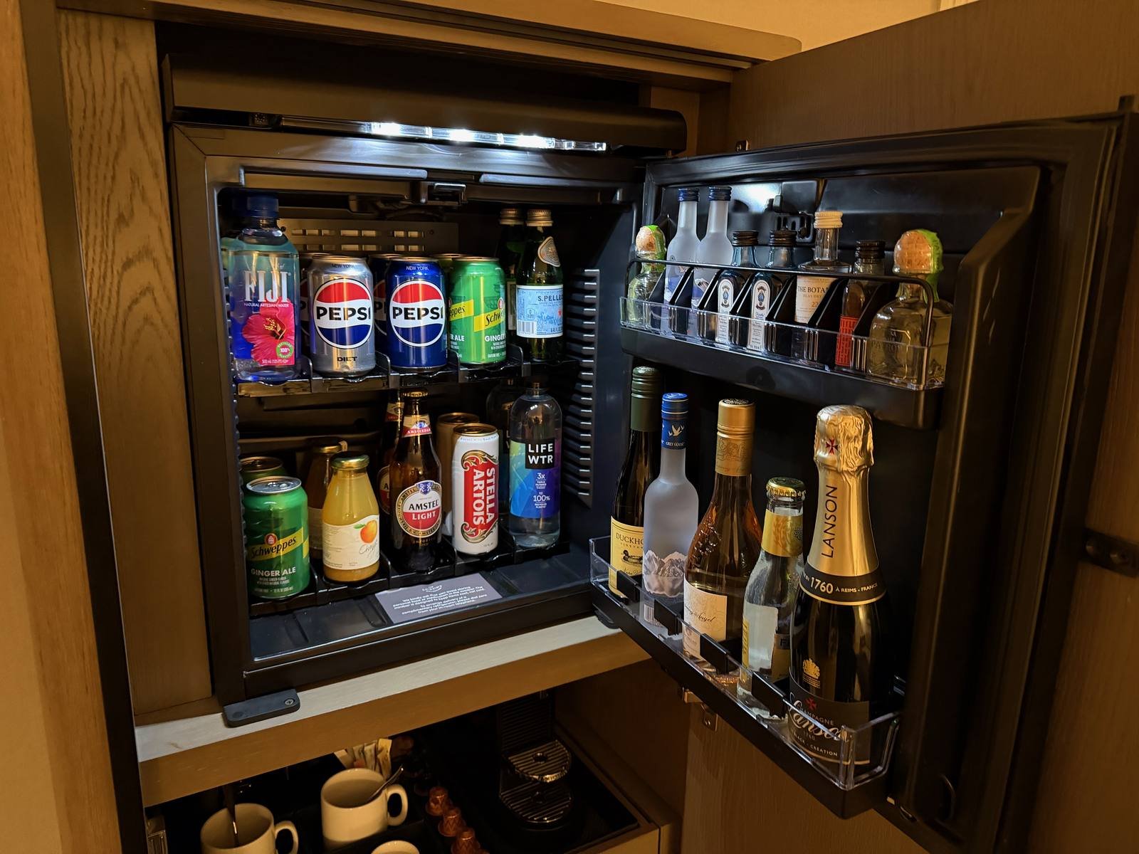 the-london-nyc-one-bedroom-suite-minibar