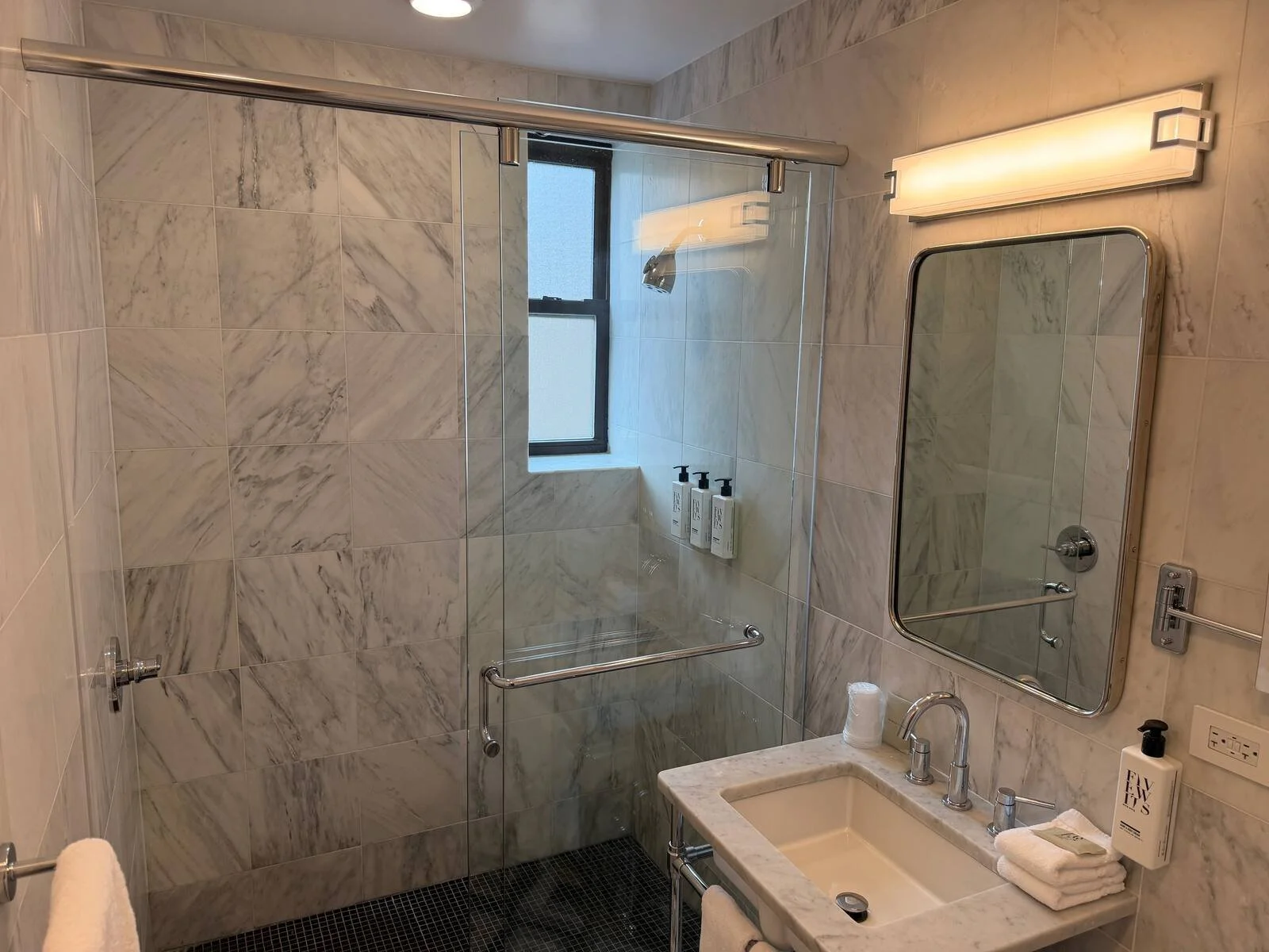 hotel-belleclaire-new-york-deluxe-one-king-bedroom-open-window-street-view