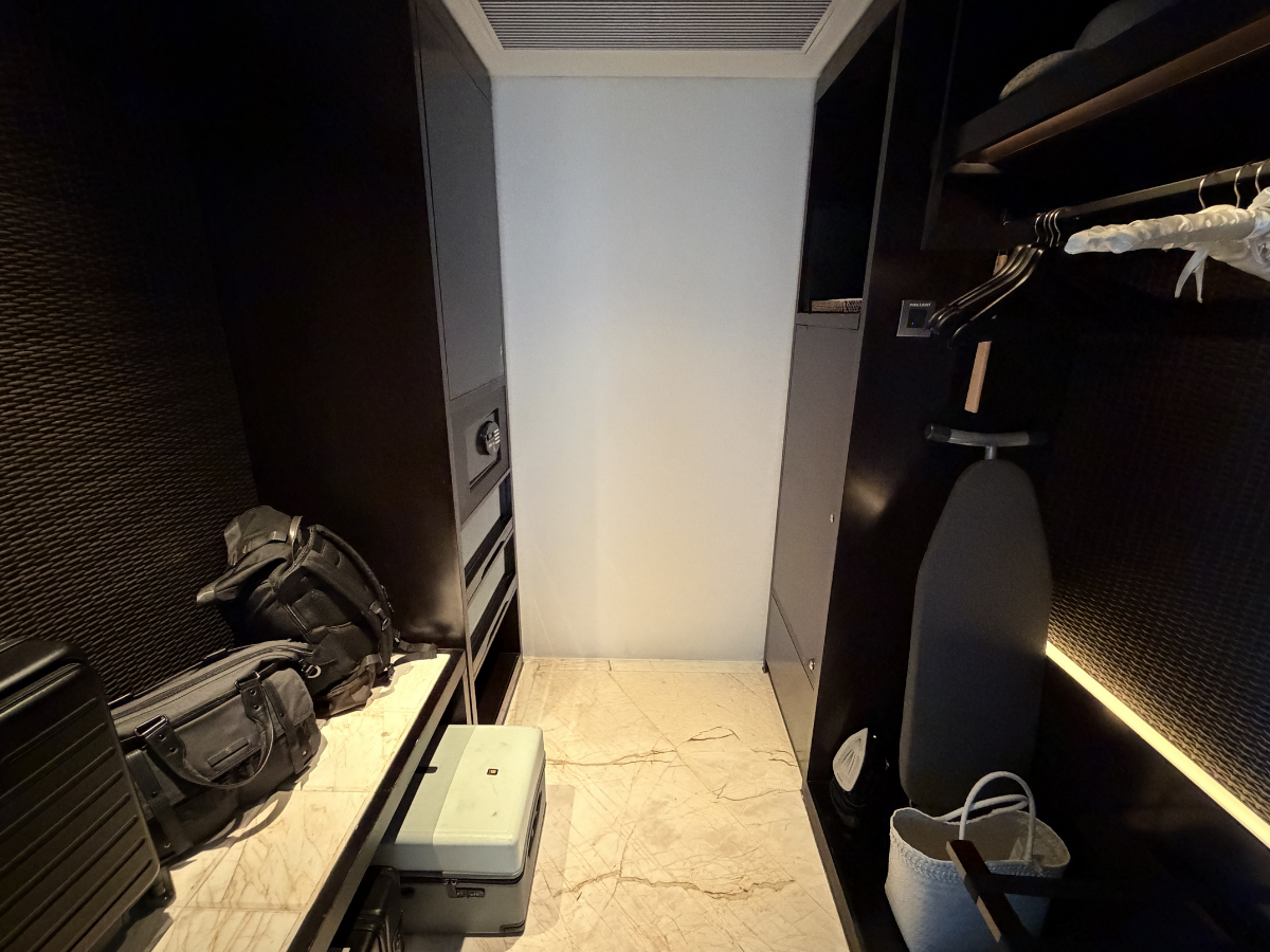 The Apurva Kempinski Bali walk-in closet