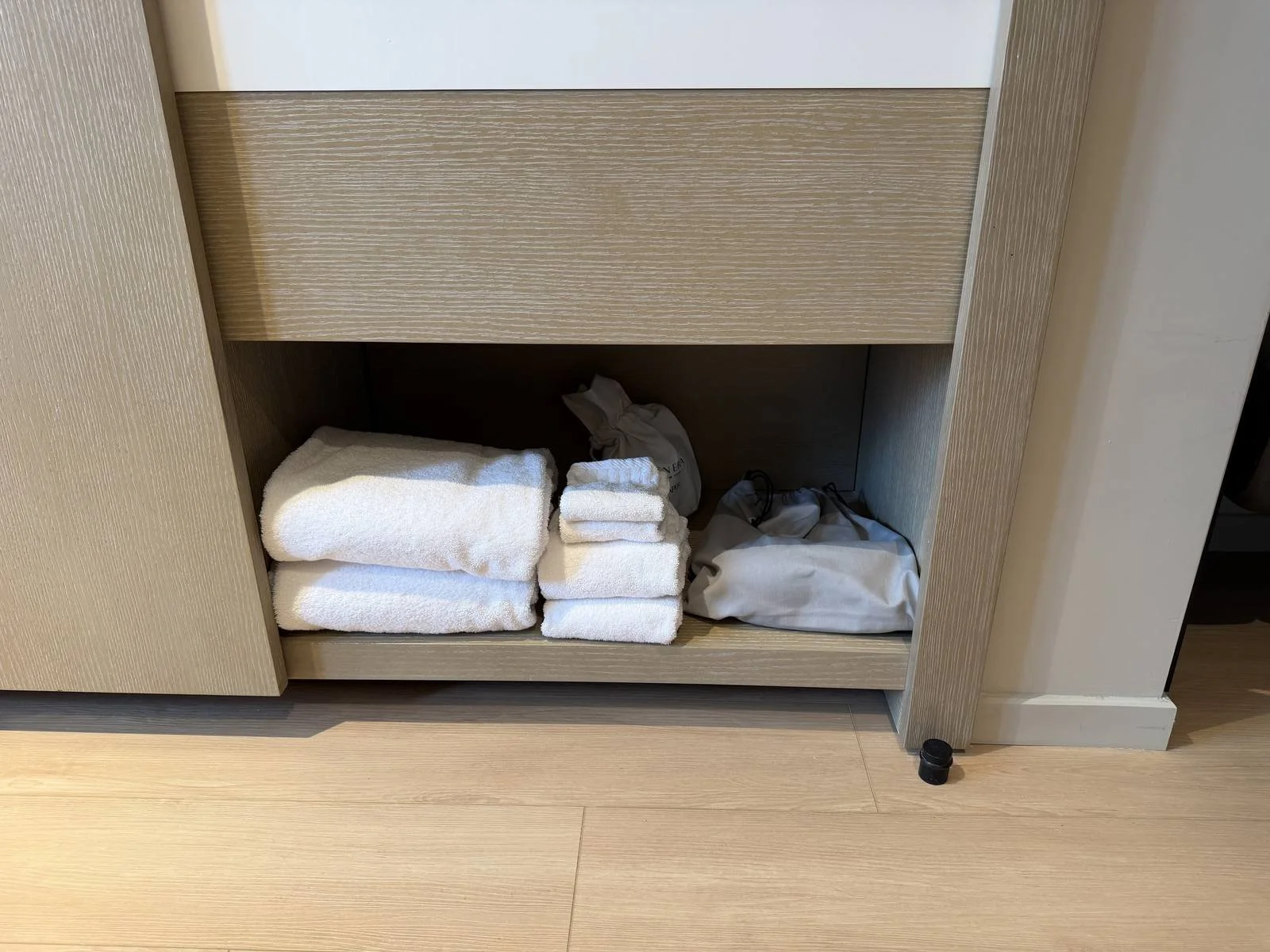 kimpton-era-midtown-new-york-queen-room-towels