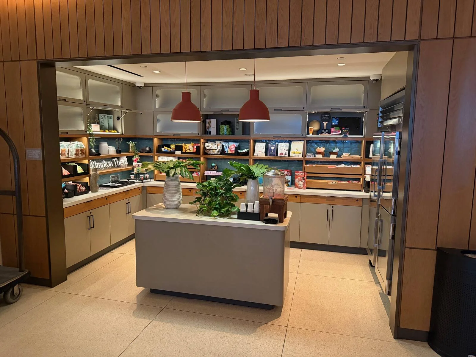 kimpton-theta-new-york-pantry-marketplace-snacks.