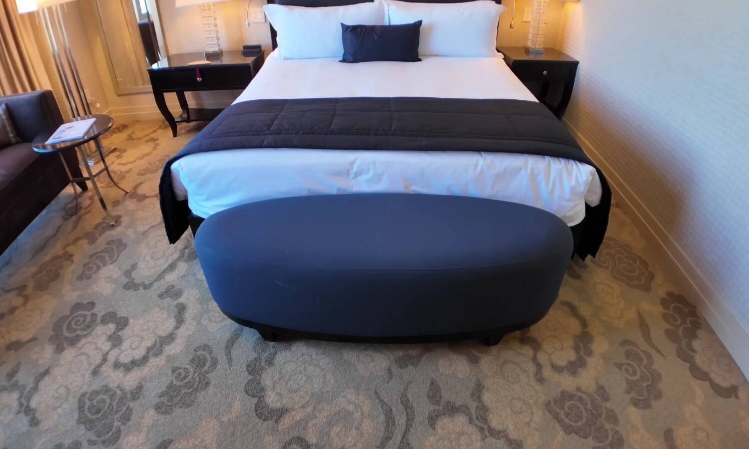 mandarin-oriental-new-york-premier-central-park-view-room-bed.