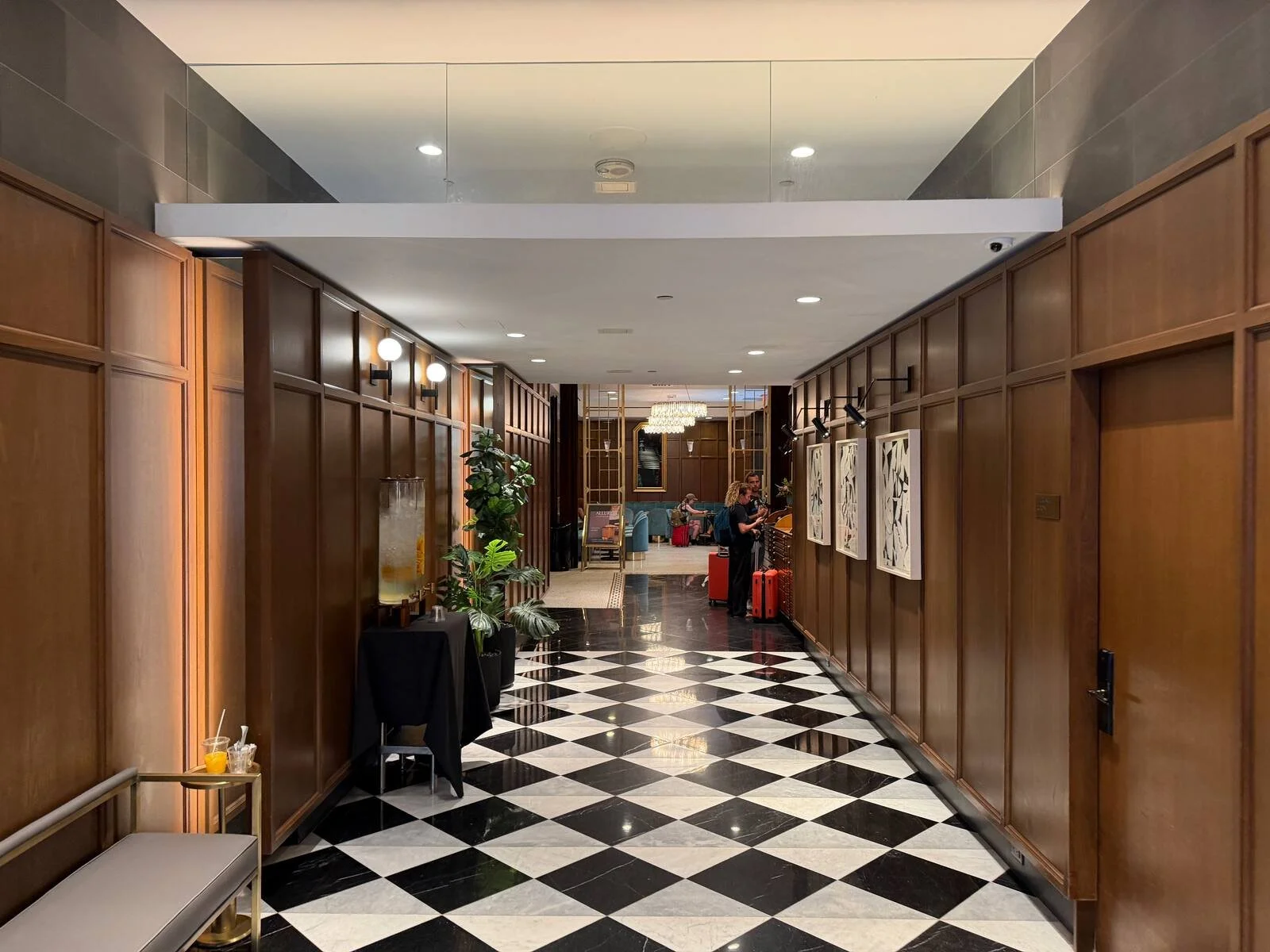 hotel-belleclaire-new-york-lobby-entrance-hallway