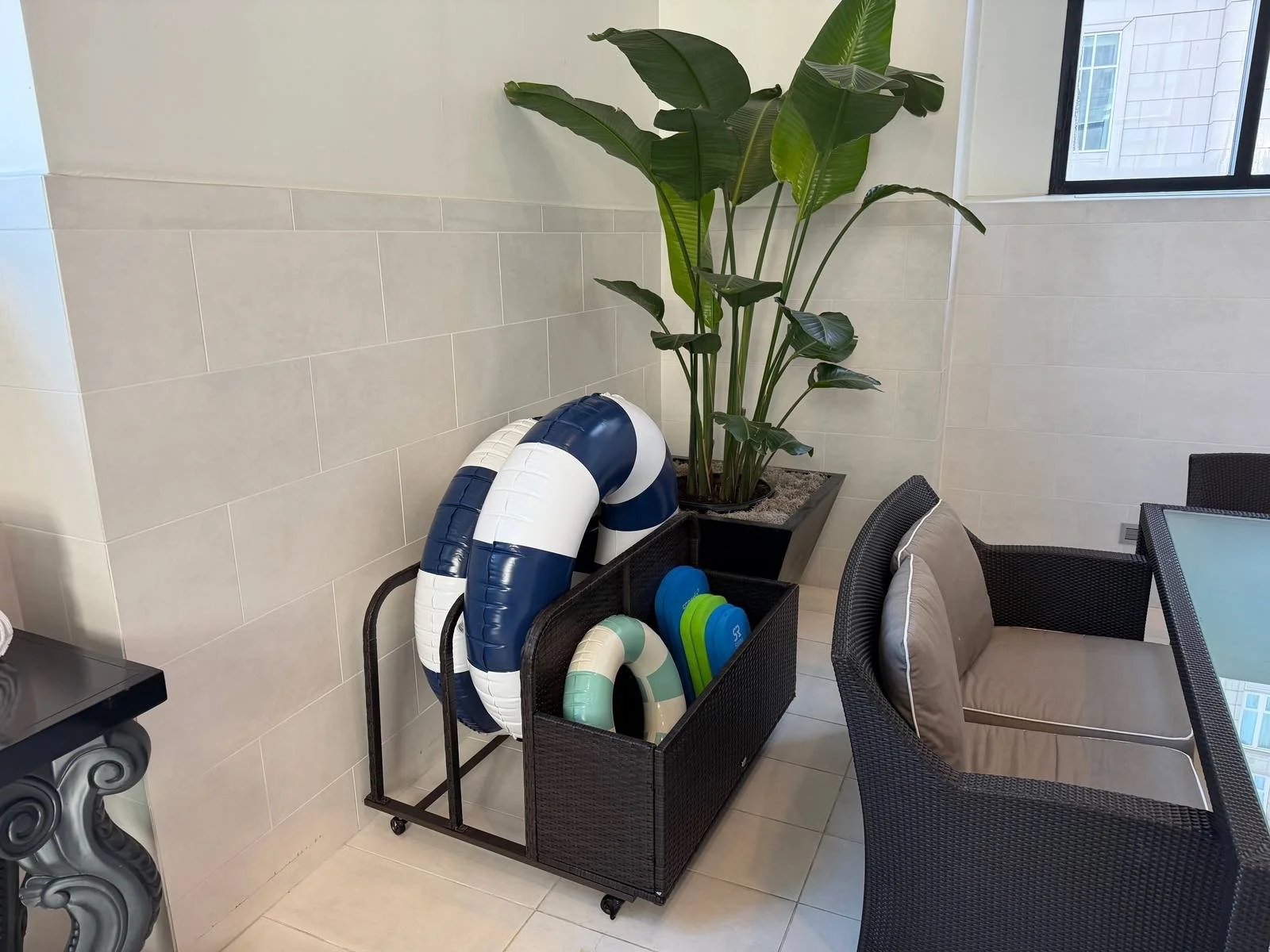 waldorf-astoria-chicago-pool-float-storage-lounge-area.jpg