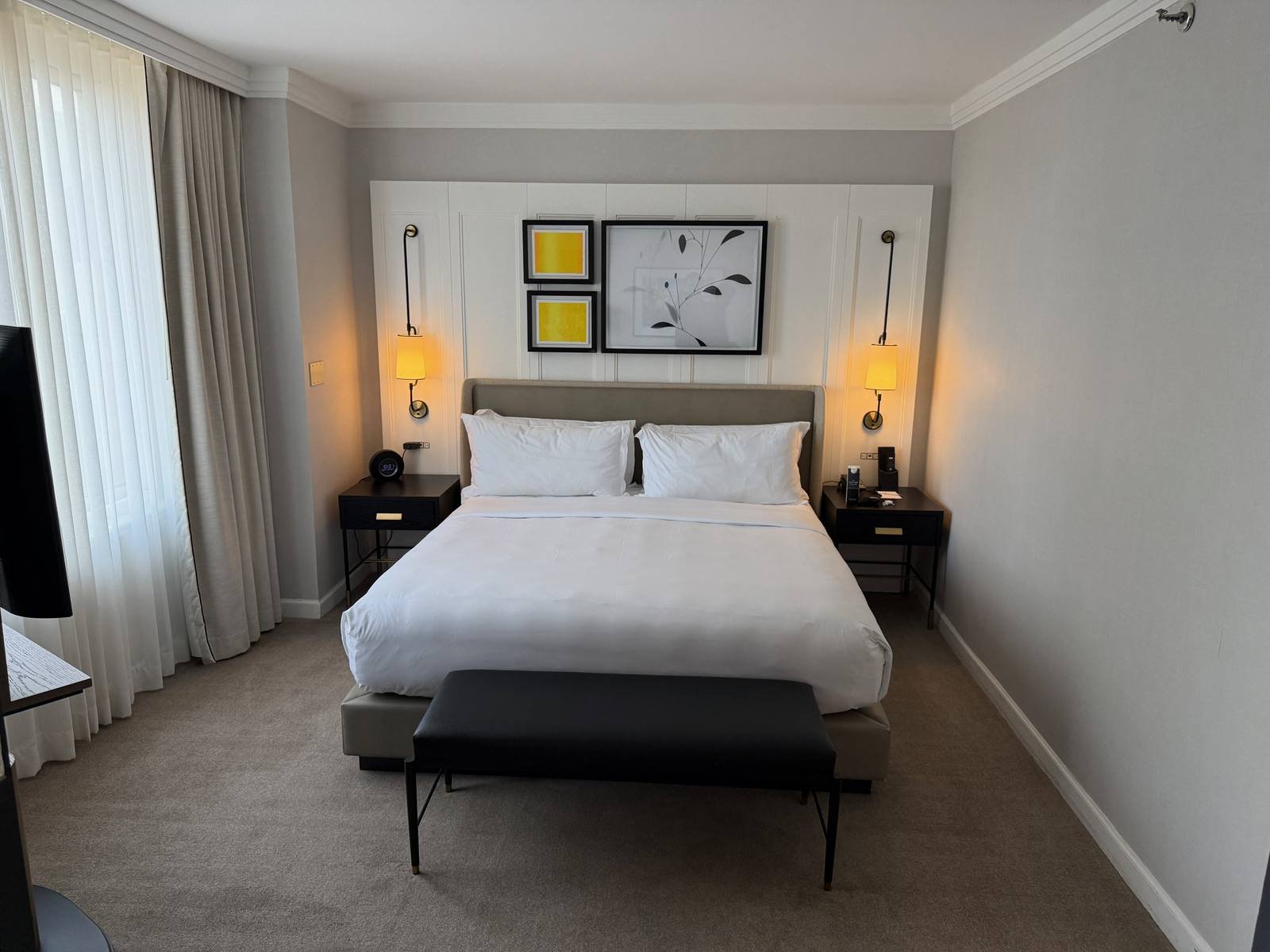 the-london-nyc-one-bedroom-suite-king-bedroom-daylight