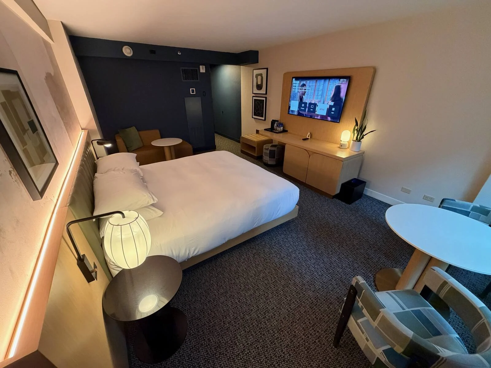 kimpton-theta-new-york-corner-king-room-wide-angle-overview