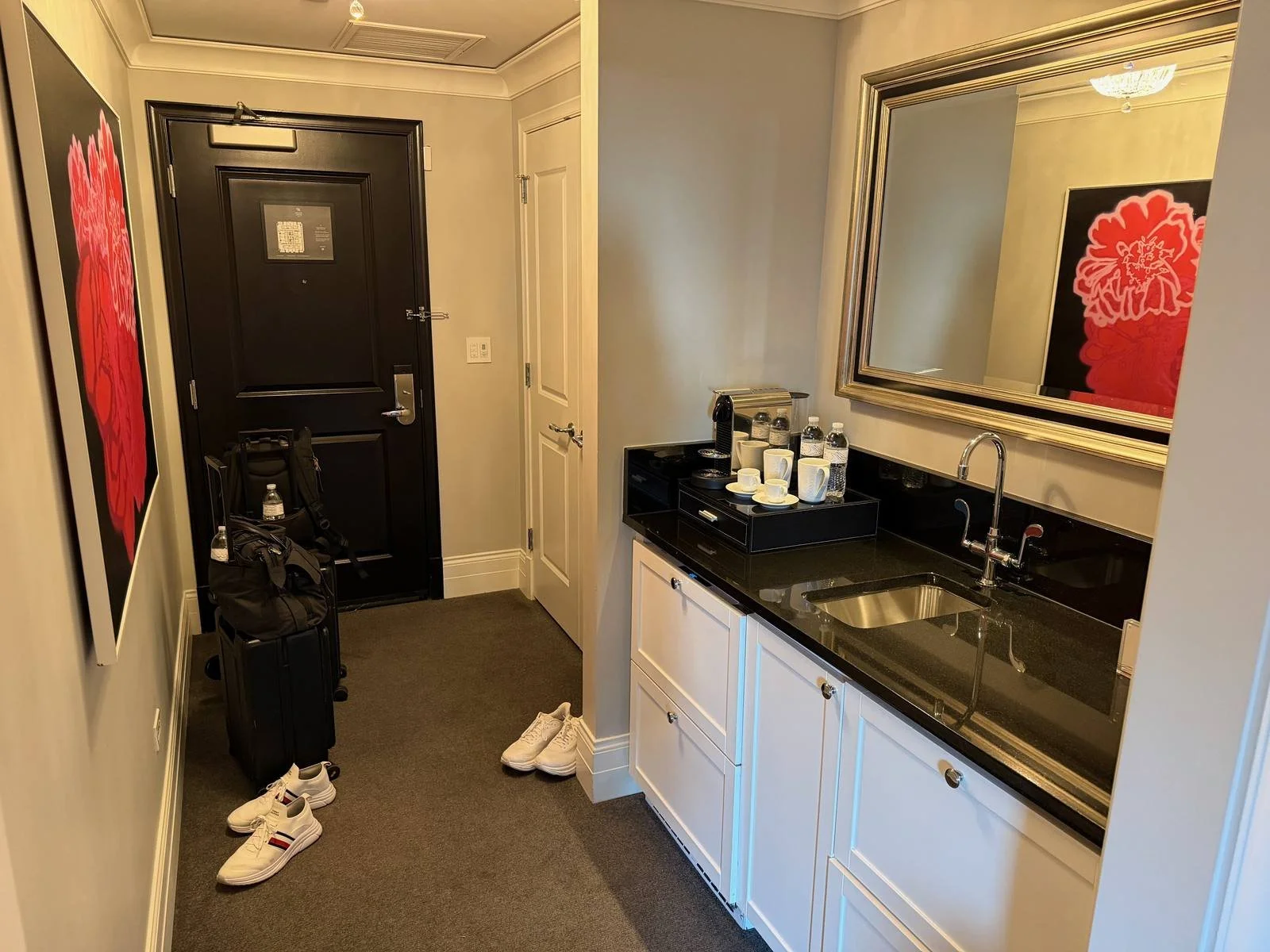 waldorf-astoria-chicago-junior-suite-entryway-wet-bar.jpg