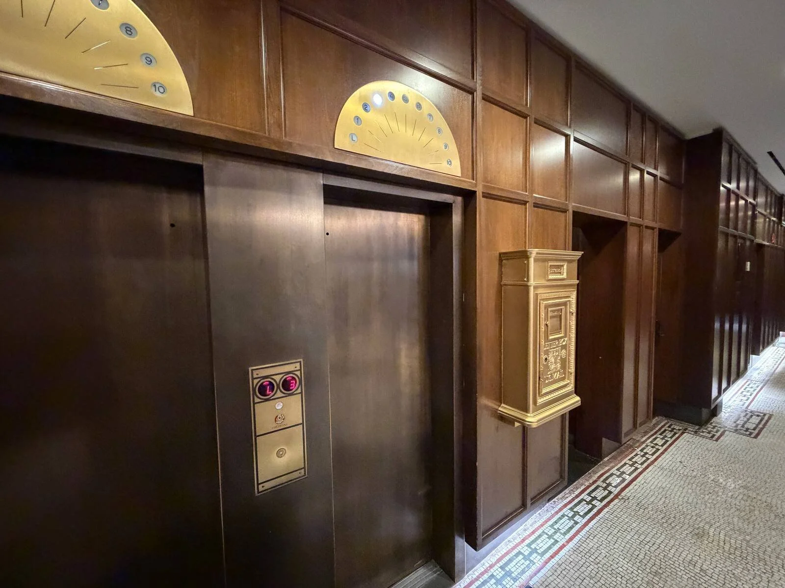 hotel-belleclaire-new-york-lobby-elevator-bank
