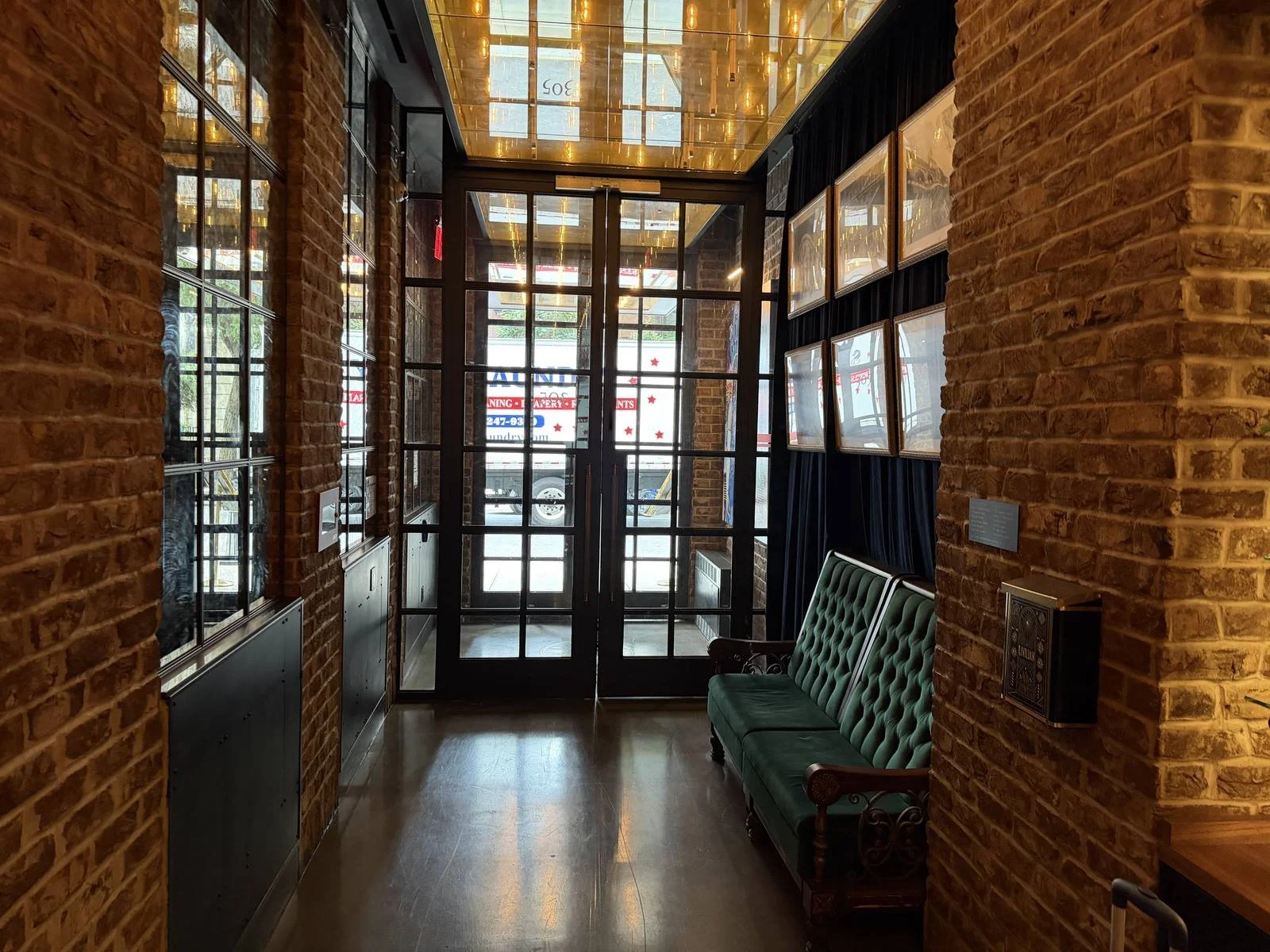 civilian-hotel-new-york-side-entrance-corridor