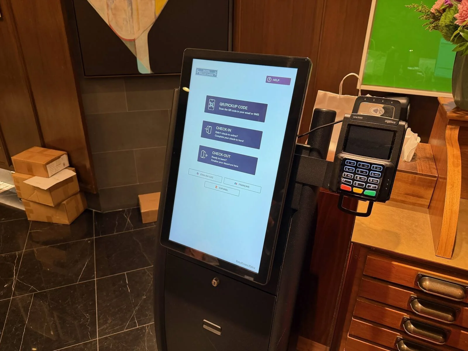 hotel-belleclaire-new-york-self-check-in-kiosk