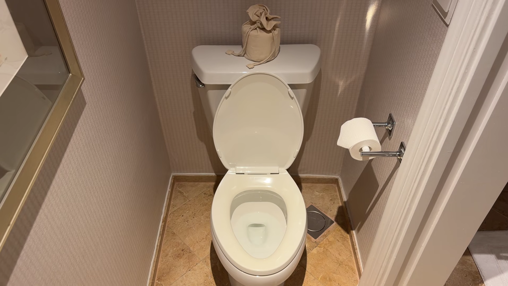 Four Seasons Singapore toilet