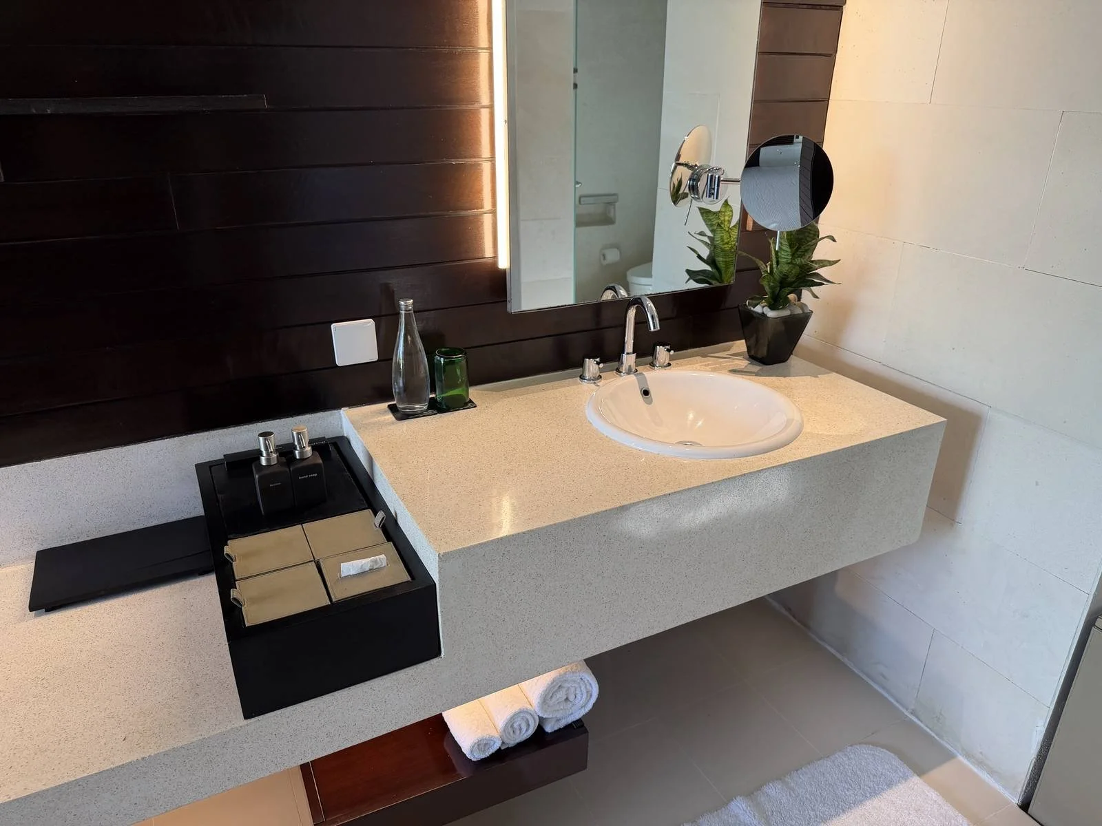 alila-villas-uluwatu-villa-bathroom-vanity-sink-02.jpg