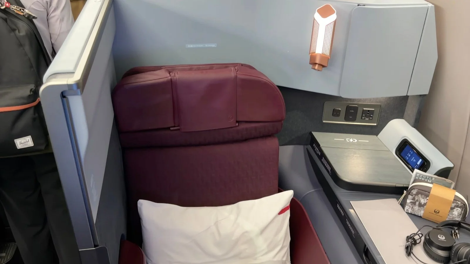 japan-airlines-a350-1000-business-class-seat-overview