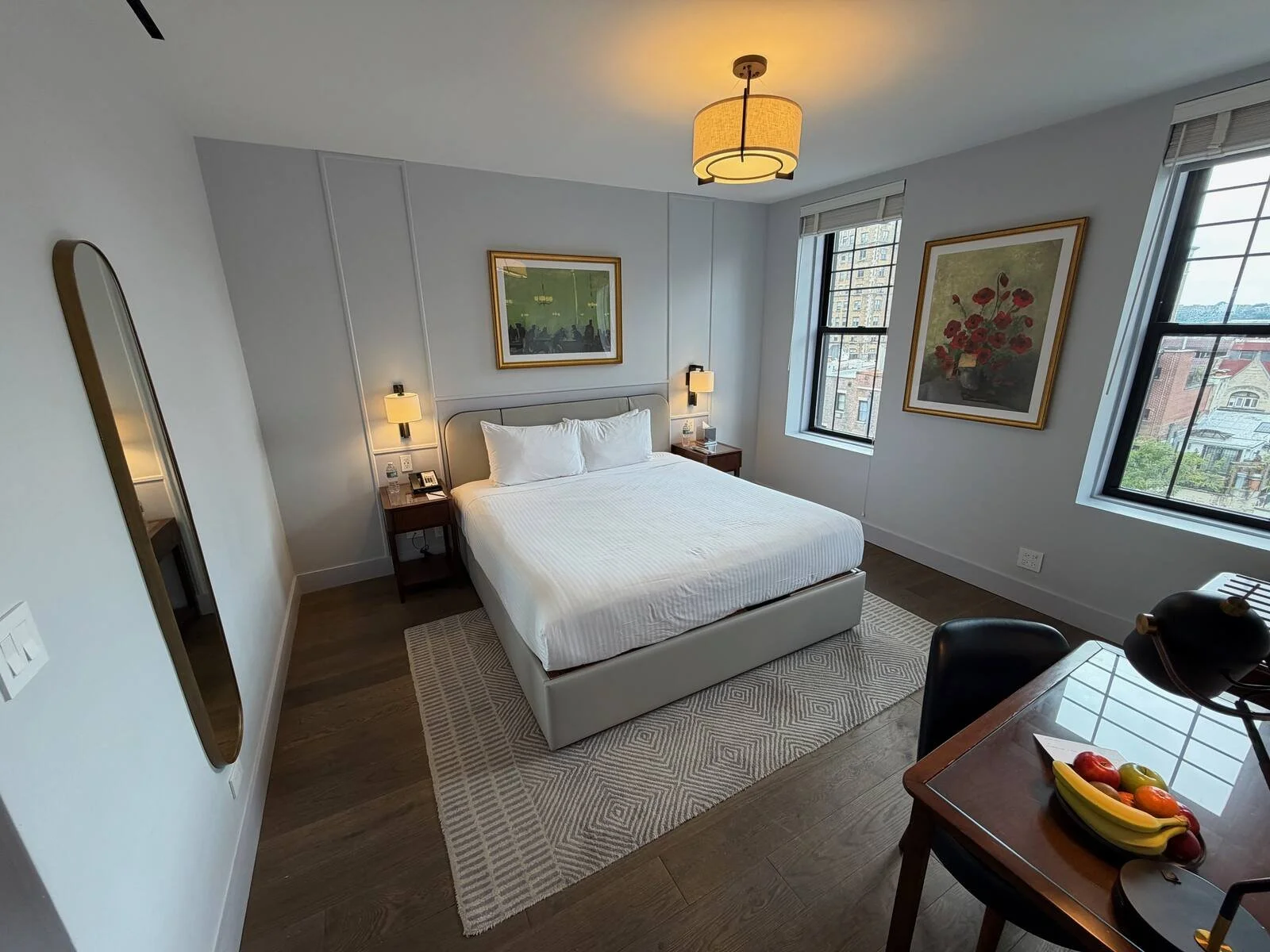 hotel-belleclaire-new-york-deluxe-one-king-bedroom-bed-oval-mirror-view
