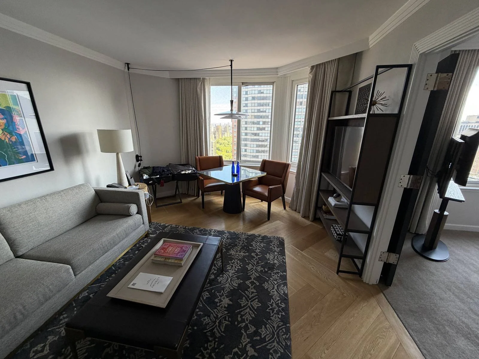 the-london-nyc-one-bedroom-suite-living-room-central-park-view-daylight