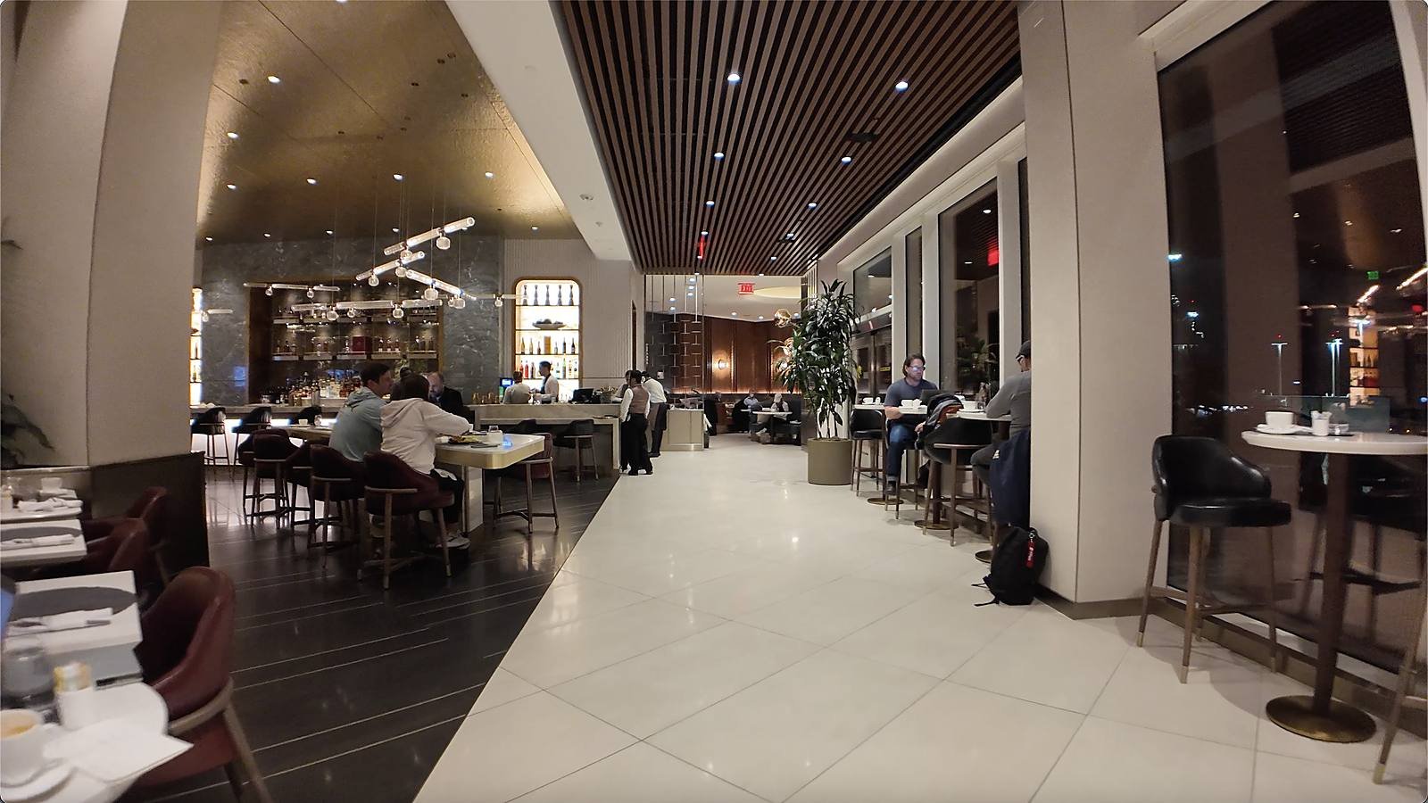 delta-one-lax-check-in-desk-departures-board