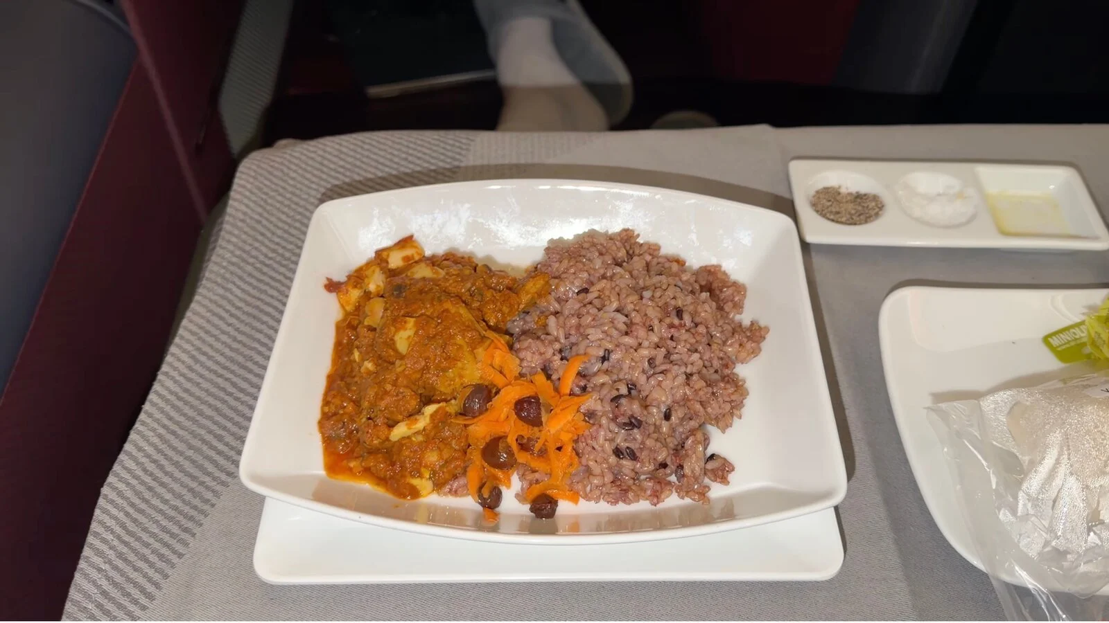 japan-airlines-a350-1000-business-class-curry-rice