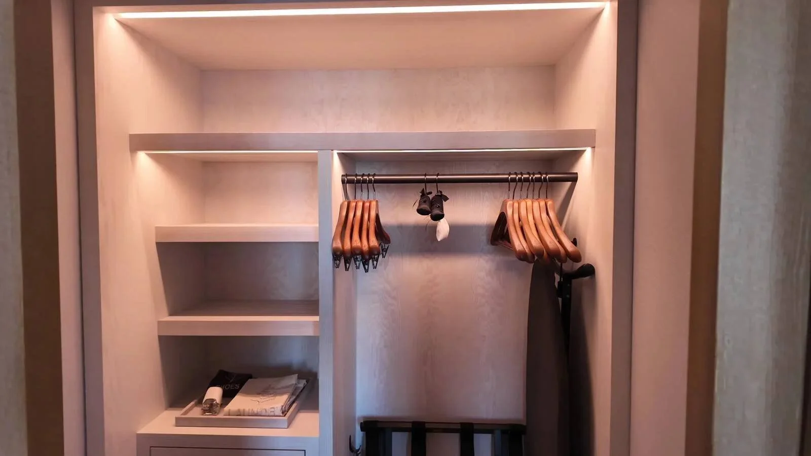 four-seasons-astir-palace-athens-arion-pine-view-room-closet-hangers-robe