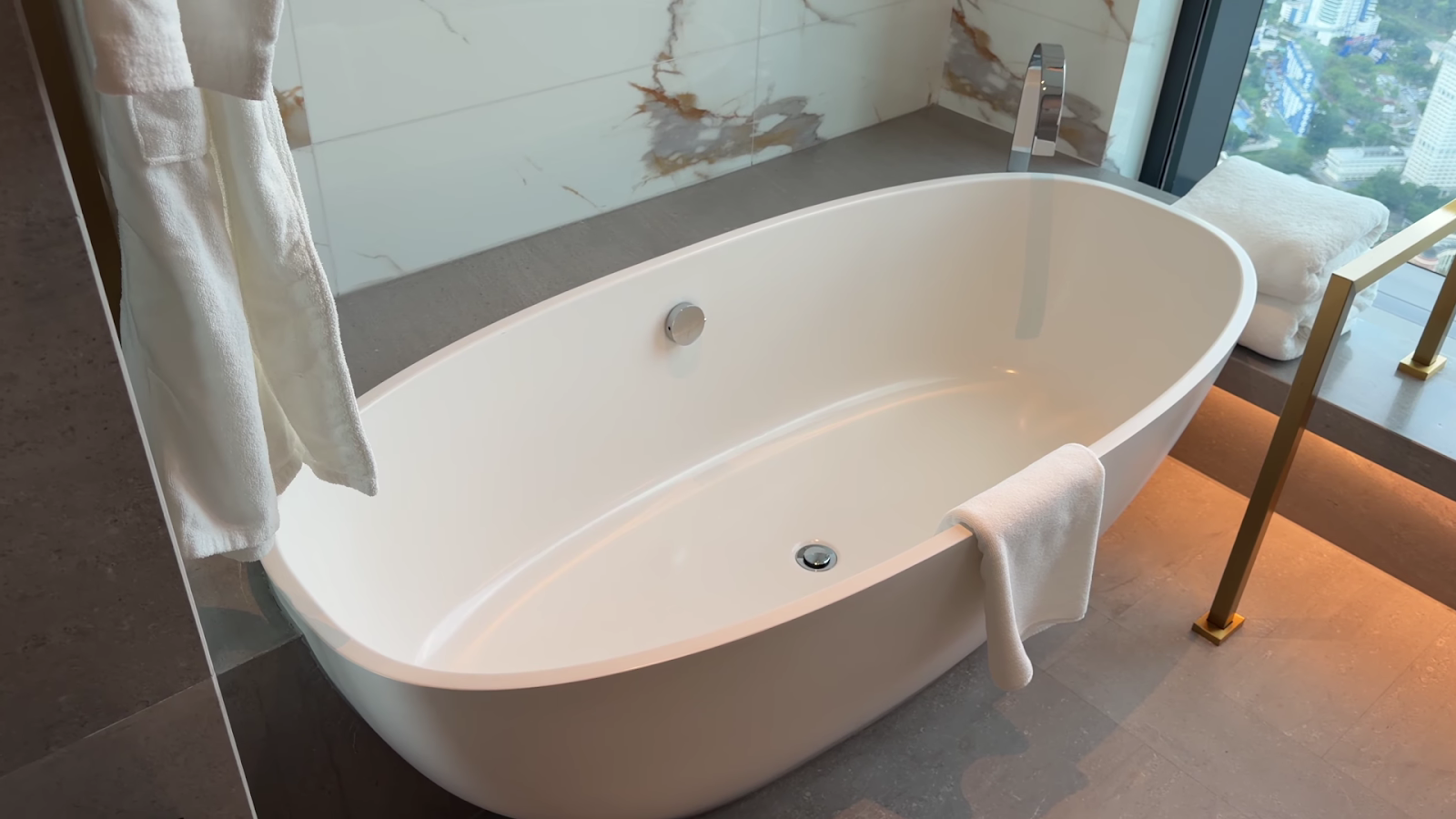 Park Hyatt Kuala Lumpur bathtub