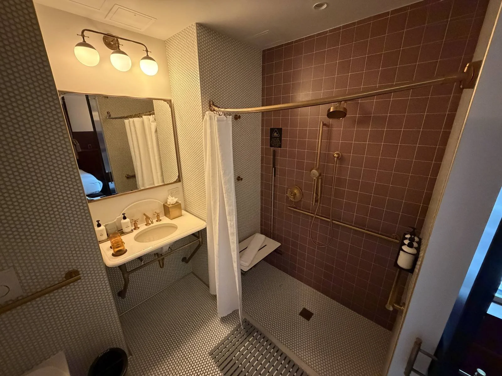 civilian-hotel-new-york-spacious-king-room-bathroom-vanity-shower-b