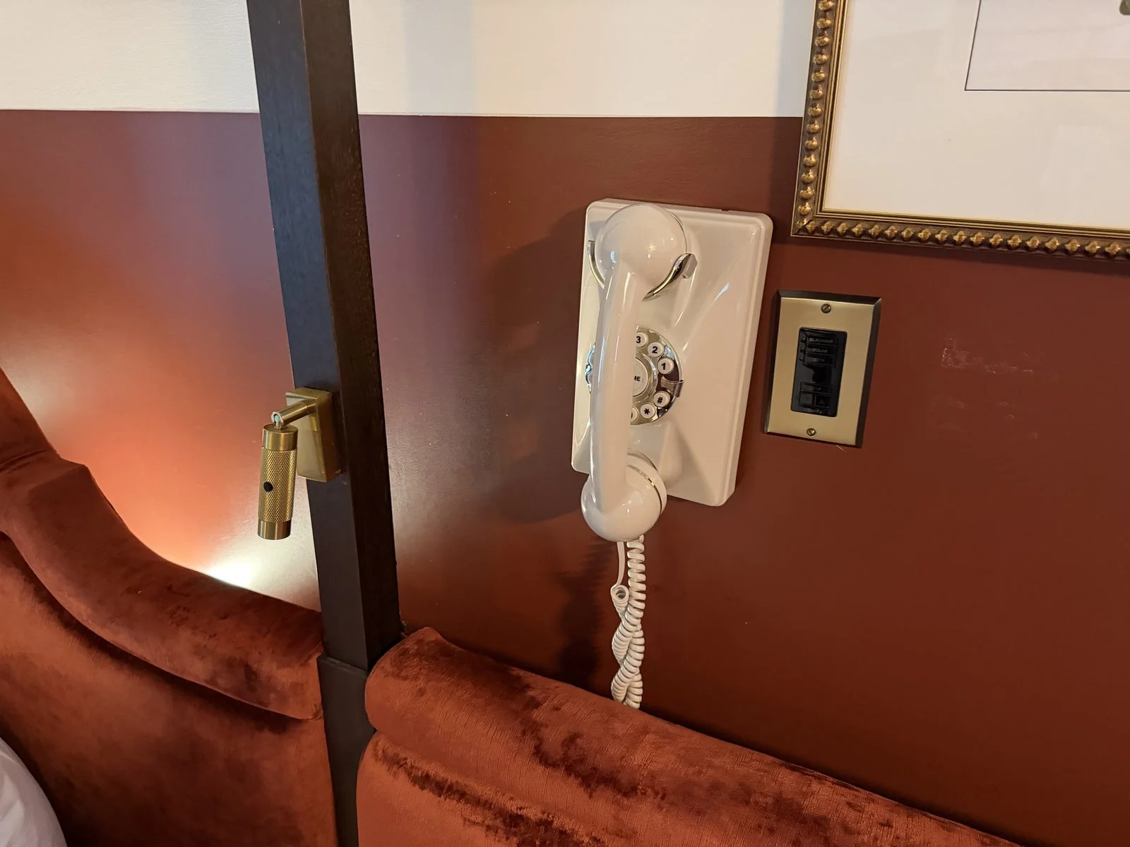 civilian-hotel-new-york-spacious-king-room-vintage-phone-detail
