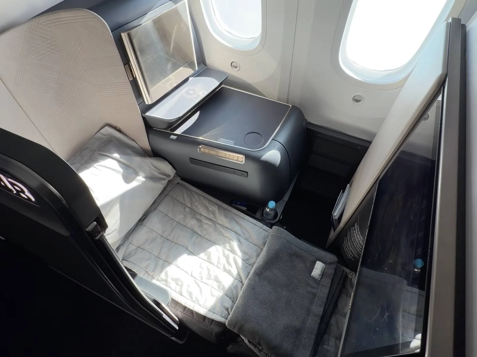 korean-air-business-class-flat-bed-suite-overview.jpg