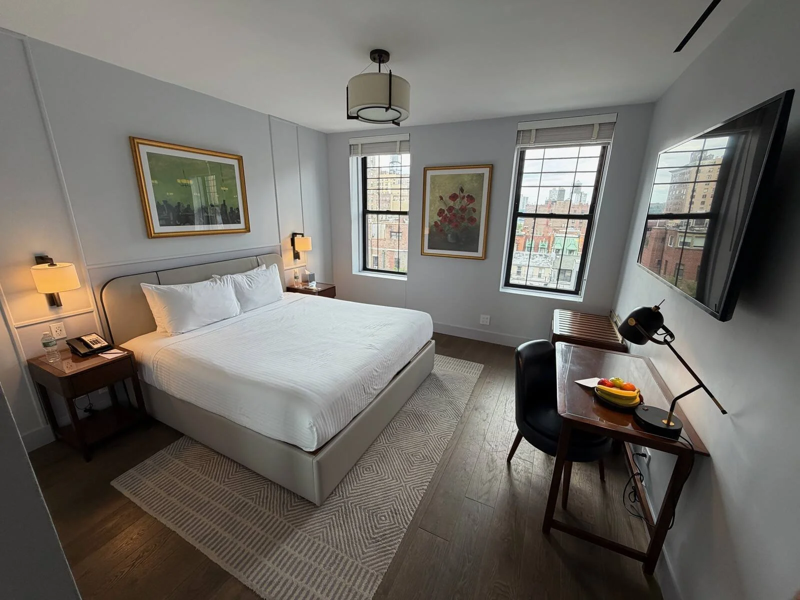 hotel-belleclaire-new-york-deluxe-one-king-bedroom-bed-window-view-b
