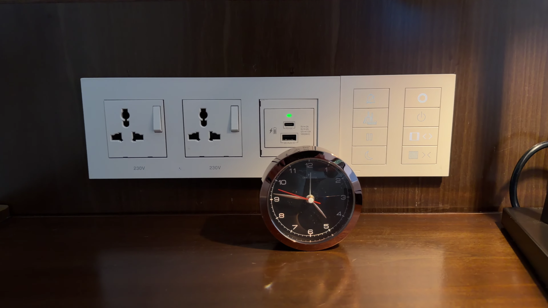 Four Seasons Singapore global power outlets