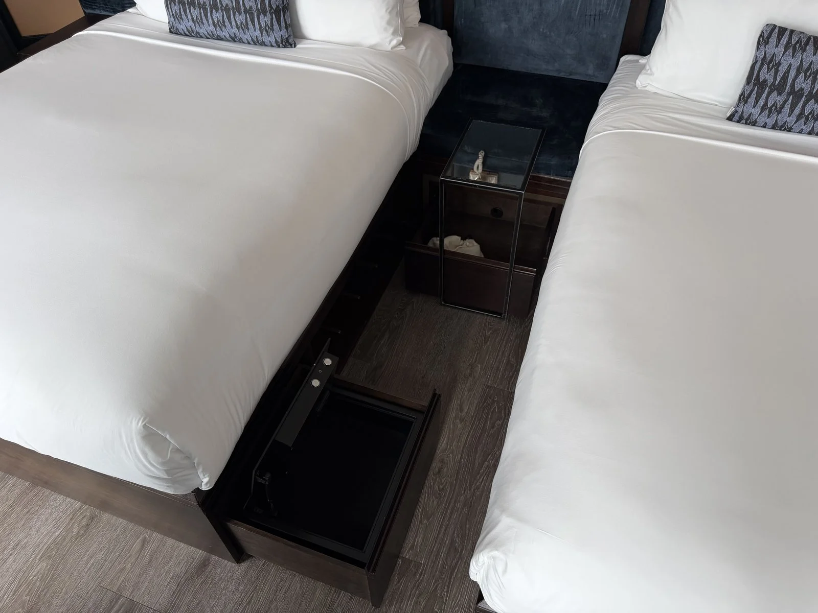 civilian-hotel-new-york-spacious-double-double-beds-room-beds-nightstand-detail