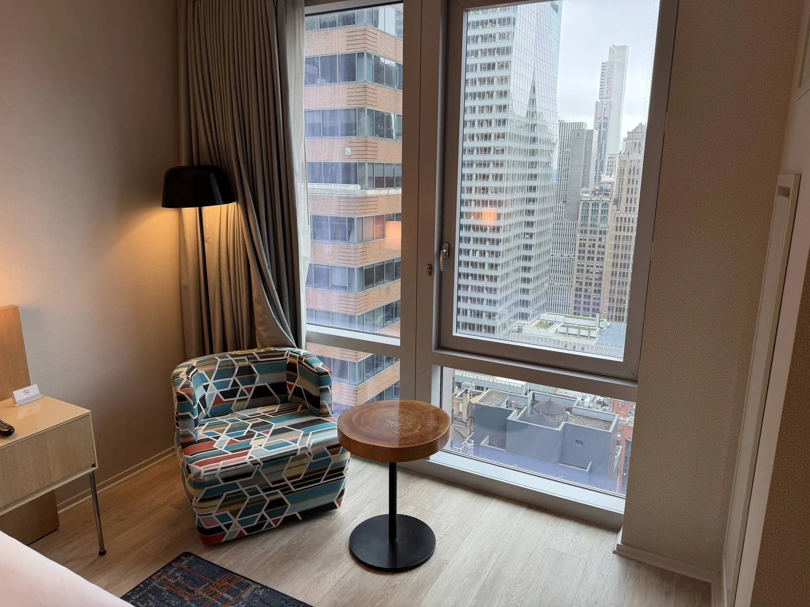 hyatt-centric-times-square-king-room-window-seating-nook.jpg