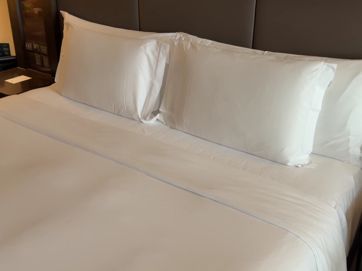 Banyan Tree Kuala Lumpur room 5605 pillows