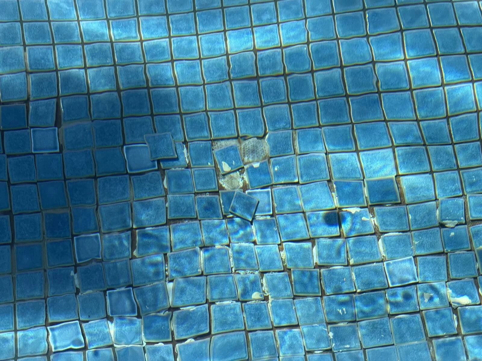 alila-villas-uluwatu-public-infinity-pool-mosaic-tile-detail-damage.jpg