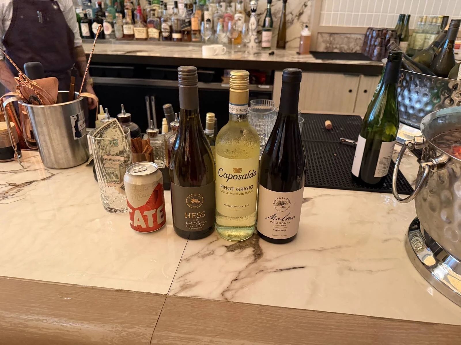 kimpton-era-midtown-new-york-the-parlor-happy-hour-wine-selection