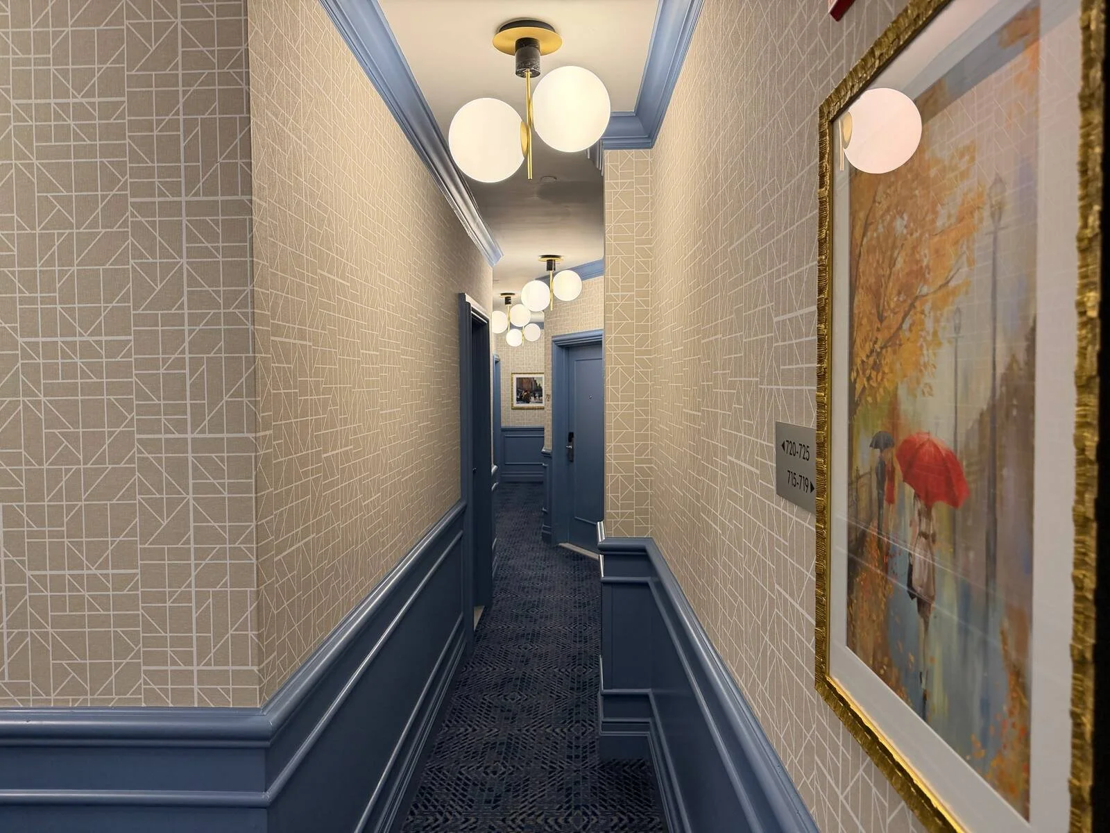 hotel-belleclaire-new-york-guest-room-hallway-a