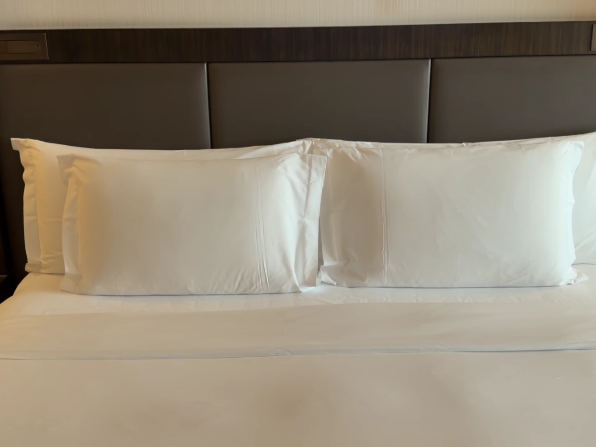 Banyan Tree Kuala Lumpur room 5605 pillows