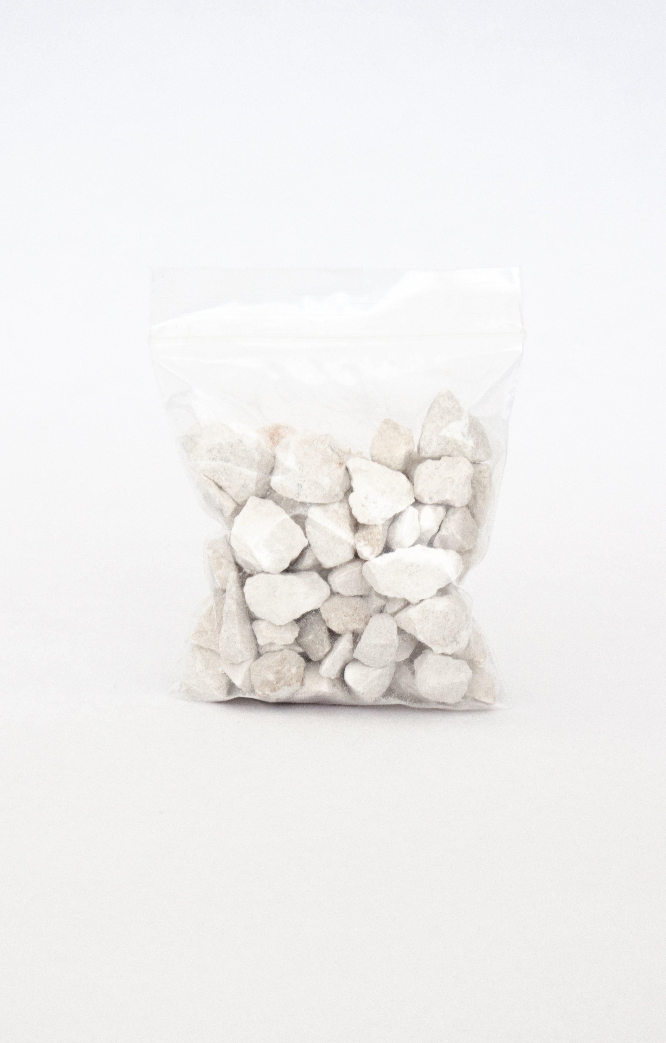 7 | Petites pierres blanc cassé