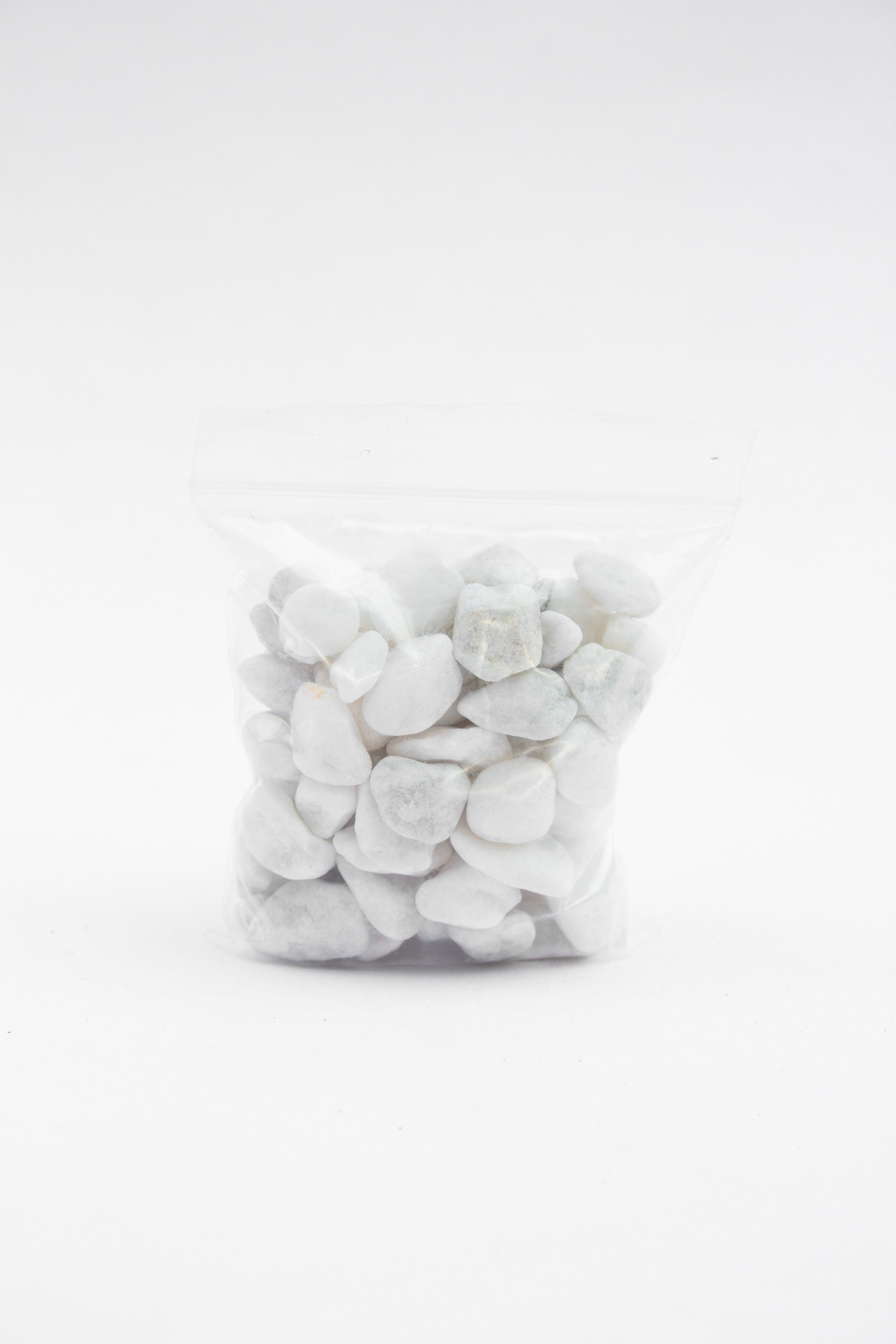 7 | Petites pierres blanches