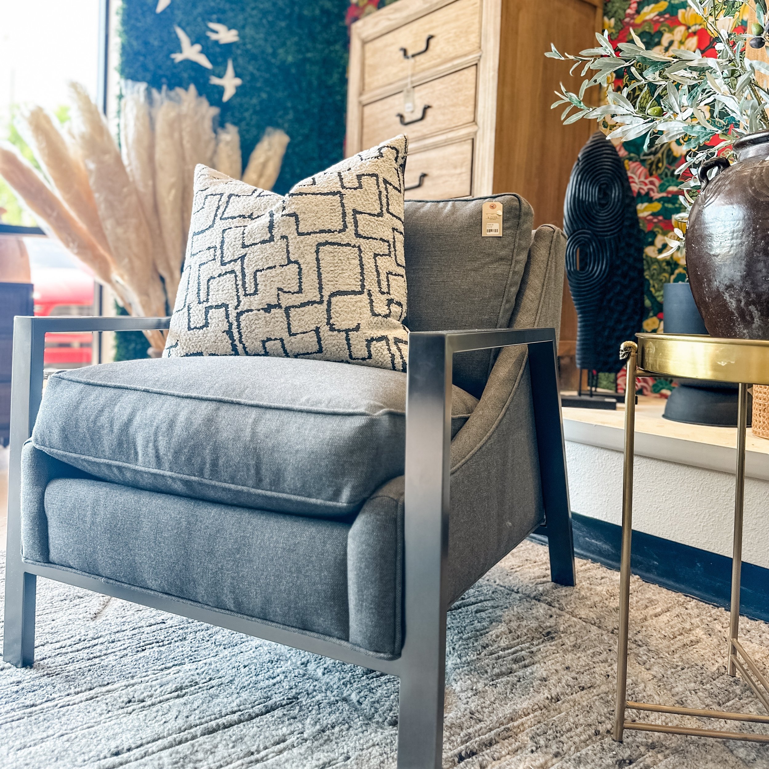 Planning a little weekend shopping trip? Come see us at the Showroom for 45% off all furniture 🙌🏼😍 snag our favorite pieces before they&rsquo;re gone 

Open Tues-Sat | 10am-5pm