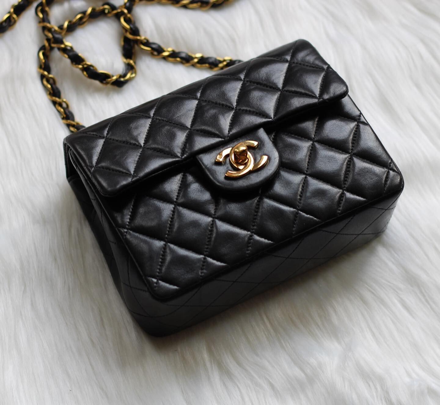 [NEW AVAILABLE] What&rsquo;s cute, puffy, &amp; shiny all around? This girl 🥳

Vintage Black Lambskin Mini Square (17 cm) 🖤

🌿 PRICE: $4149 + ship! 🤍✨

✔️INCLUSIONS: Hologram, Authenticity Card, &amp; Dustbag

▪️1 series. Pristine Original Vintag