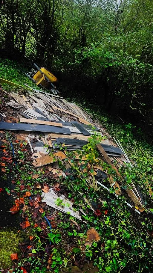 Before: Vinyl Flooring Debris in Gainesville, GA