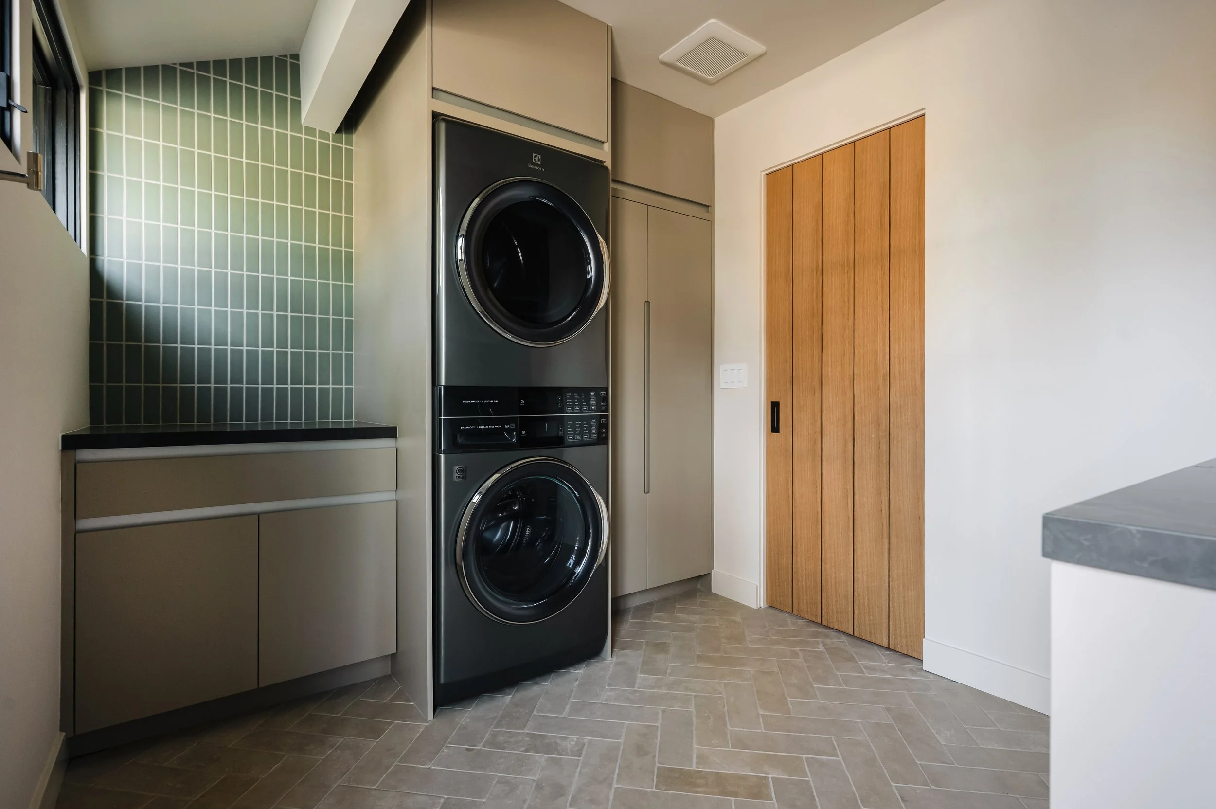 122. Laundry Room 1.jpg